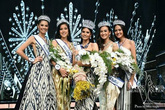 MISS UNIVERSE THAILAND 2016  Chalita Suansane flanked by runners-up Miss Earth Thailand 2016, Adcharee Buakhiao and  2nd runner up Lapatthida Kongraphan, Sornsarot Vittayaruengsook and Nutnaree Boonsiri 