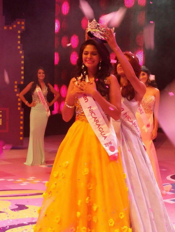 Sheynnis Palacios Miss Teen Nicaragua 2016 as she is crowned by out going queen Cindy Gutierrrez