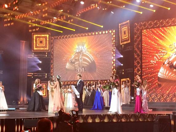 Final moment Miss Supranational 2015, Stephania Stegman and 1st runner-up, Sierra Bearchell from CANADA