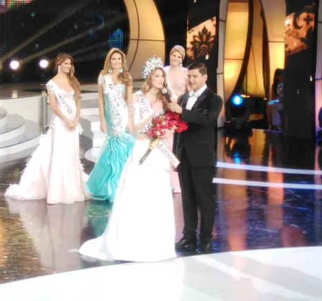 Mariam Habach Miss Universe Venezuela  2015 speaking after her crowning