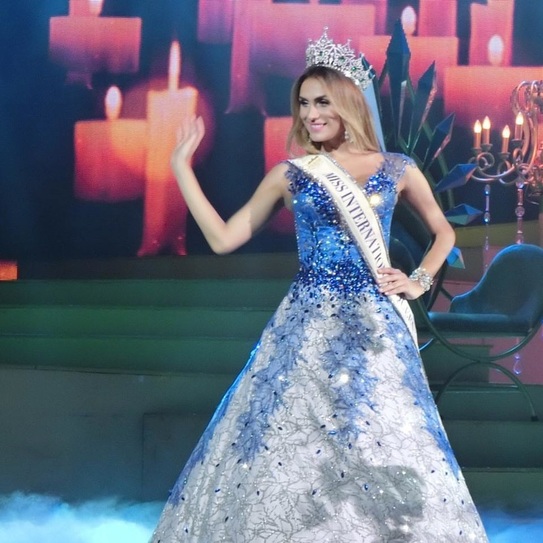 Outgoing queen Isabella Santiago from Venezuela, Miss International Queen 2014