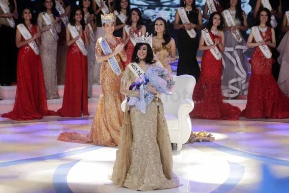 Natasha Mannuela From Bangka Belitung, Miss Indonesia  2016 flanked by Maria Harfanti, Miss World Indonesia 2015 and Mireia Lalaguna, Miss World 2015