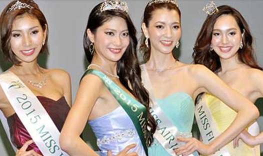 Ayano Yamada  Miss Japan Earth 2015 flanked by her runners-u