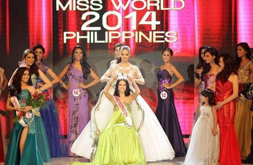 Miss World Philippines 2014 VALERIE CLACIO WEIGMANN being crown by  Miss world 2013 Megan Young